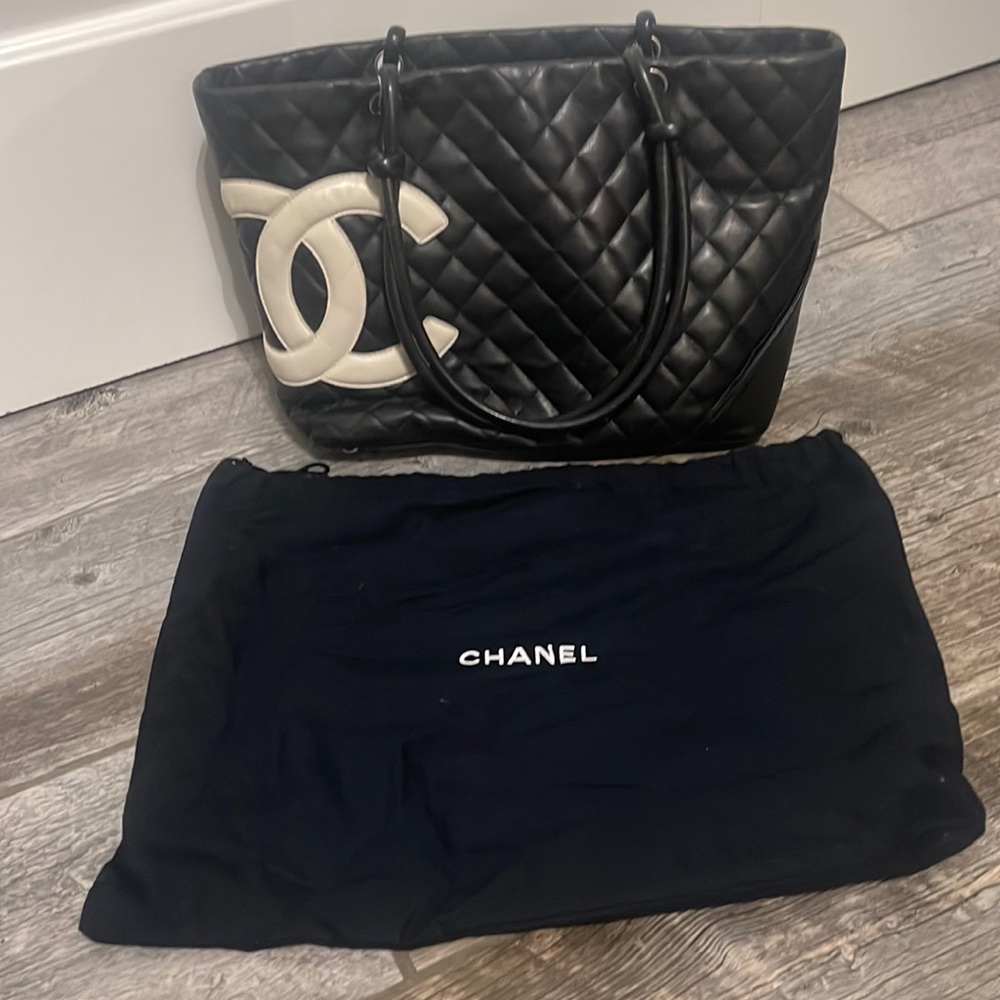 NWOT Chanel shoulder bag pink inside